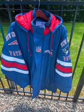 Super rare VINTAGE Starter New England Patriots Blue & Red Hooded Jacket